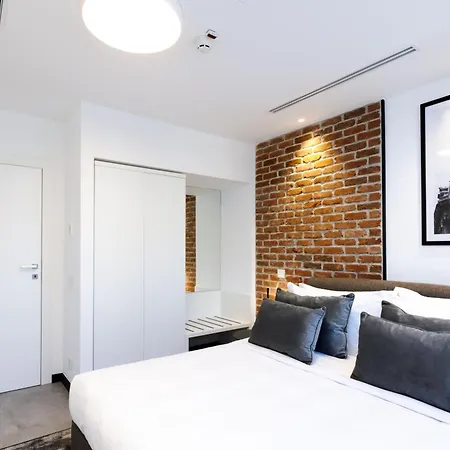 Old Town Snail Design Апартаменти Бухарест