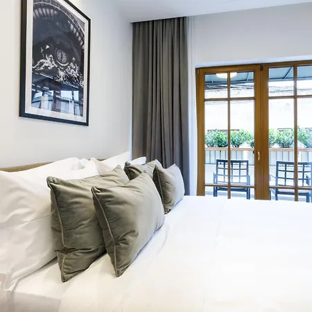 Old Town Snail Design * Βουκουρέστι