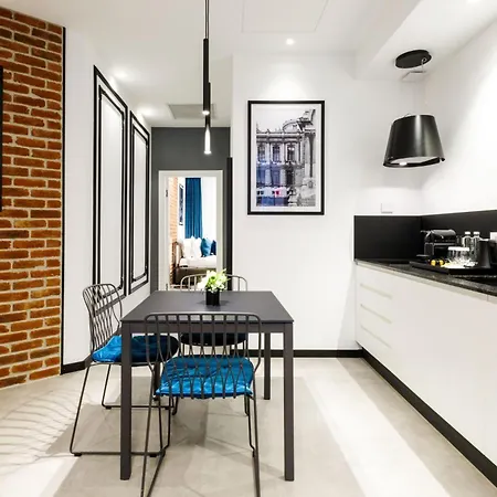 Old Town Snail Design * בוקרשט